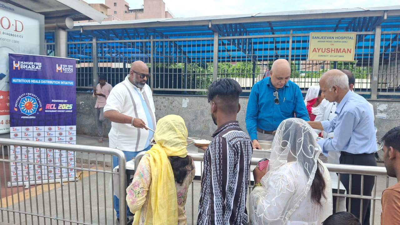 Nutritious hot meal distribution