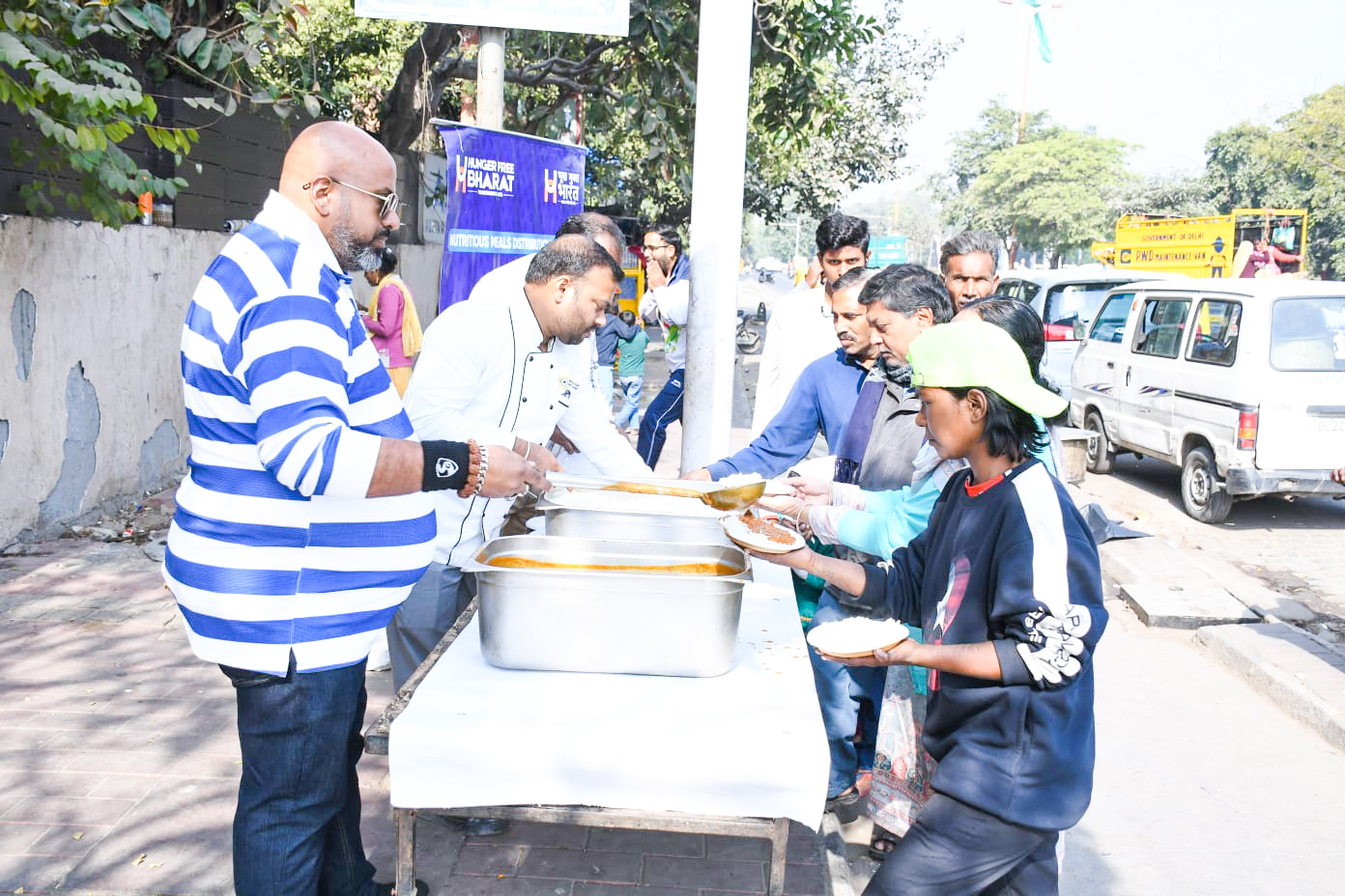 Volunteers at the Ballia relief flag-off